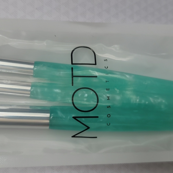 MOTD COSMETICS Seas the Day Makeup Brush Set - Picture 2 of 6